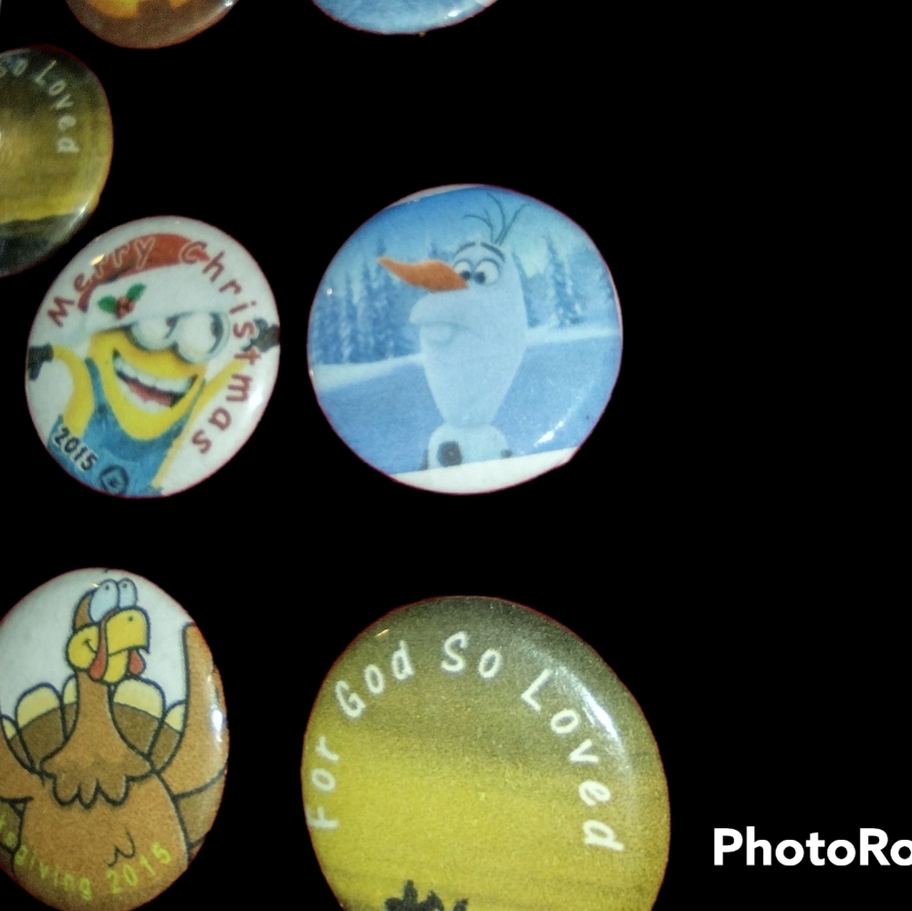 Twenty-five Holiday Themed One Inch Buttons - Picture 7 of 10